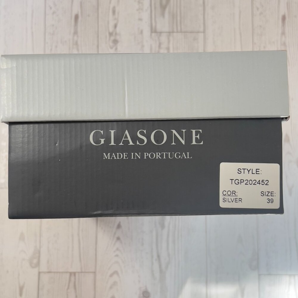 GIASONE Silver Metallic Women's Buckle Two-Strap Sandals Size EU39 - Picture 6 of 6